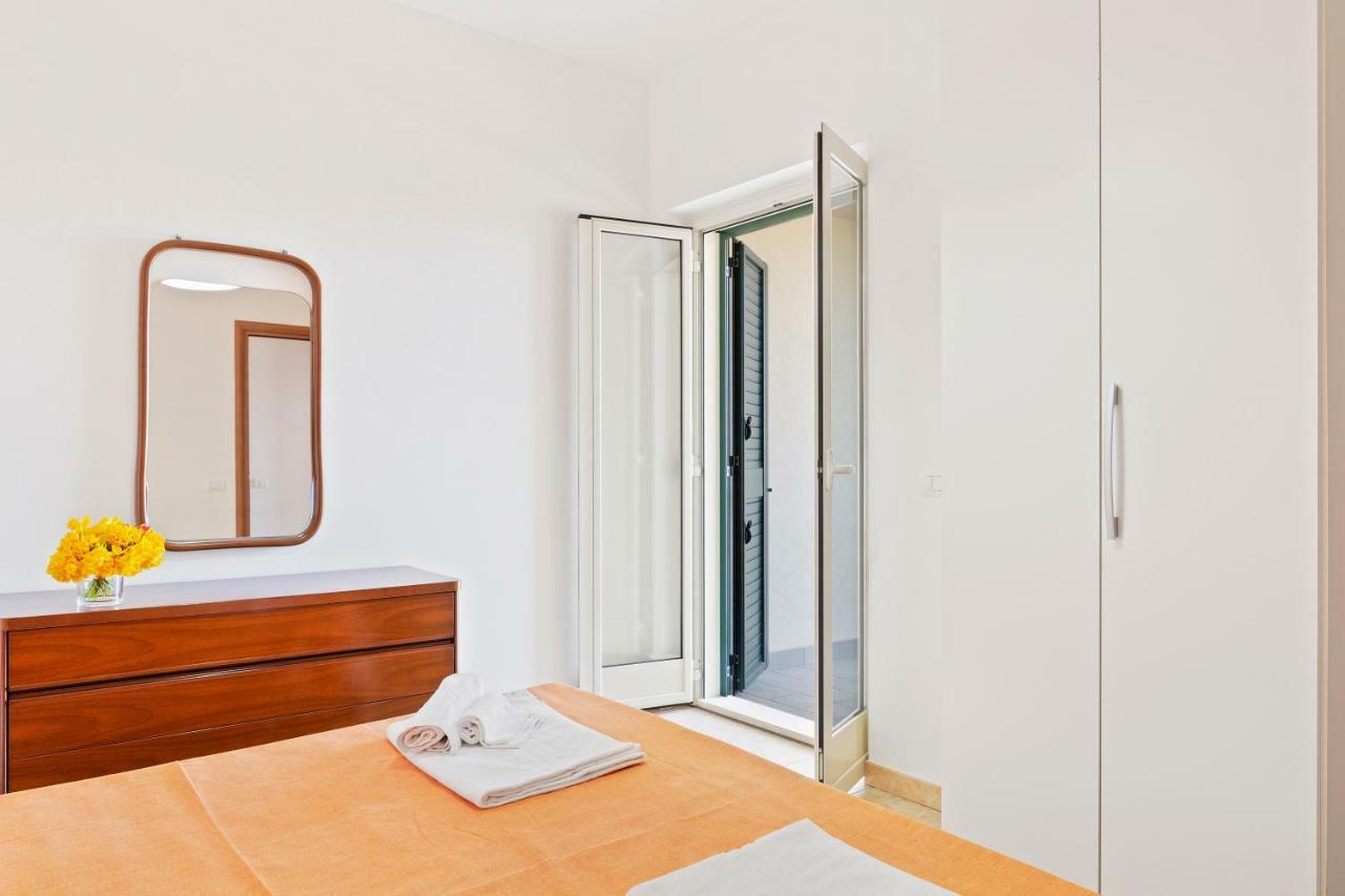 Focallo Seaside Holiday Flat Santa Maria Del Focallo Eksteriør bilde